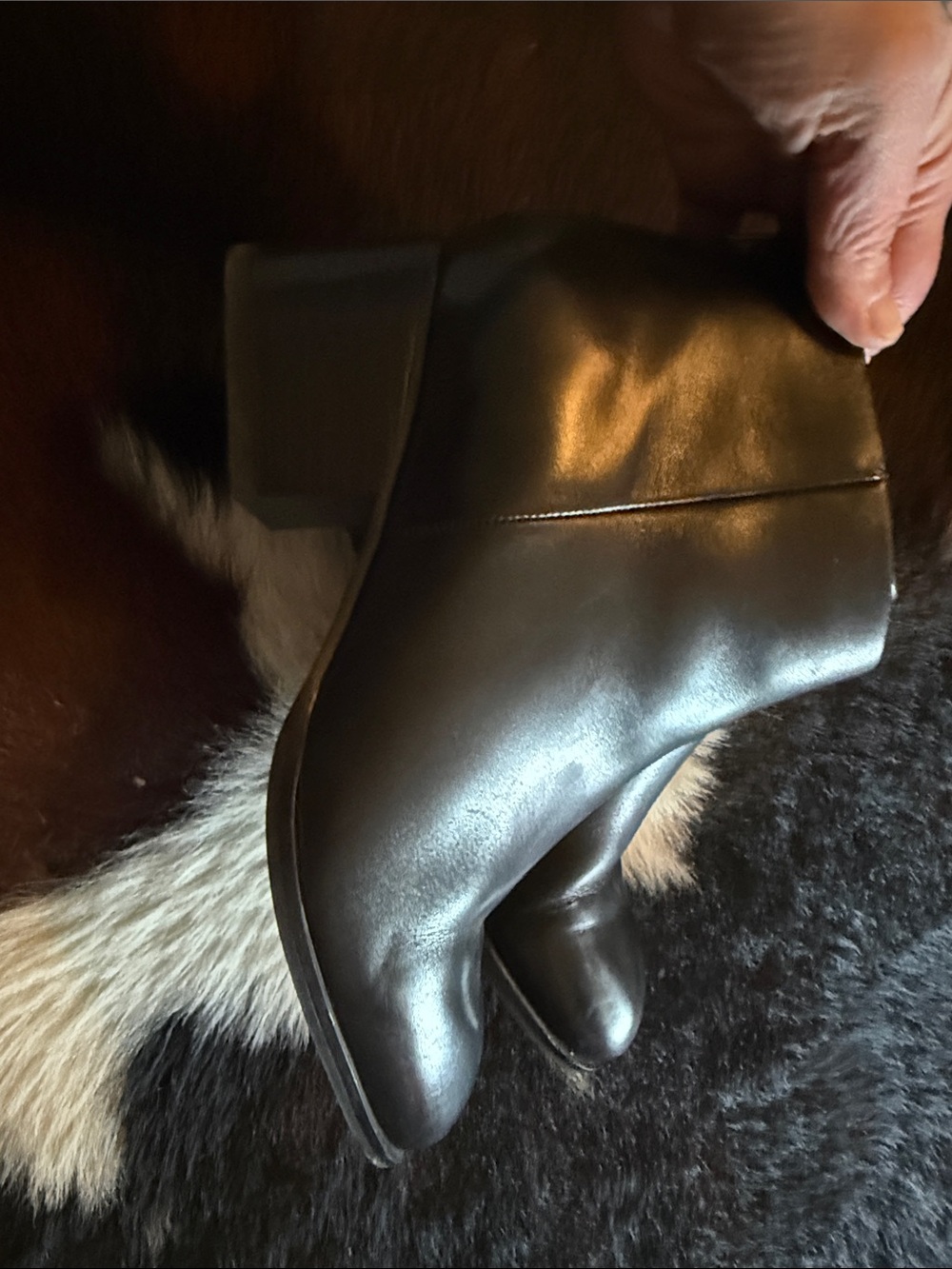 Seychelles Black Leather Ankle Booties